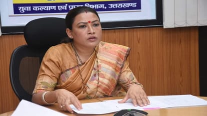संरक्षण गृह में जिस्मफरोशी: बच्ची को बाहर ले जाती थीं दो महिला, खुलासा होने पर मंत्री रेखा आर्या ने लिया एक्शन Minister Rekha Arya took cognizance of the case of misdeed of a minor in Haldwani Sanrakshak Grah