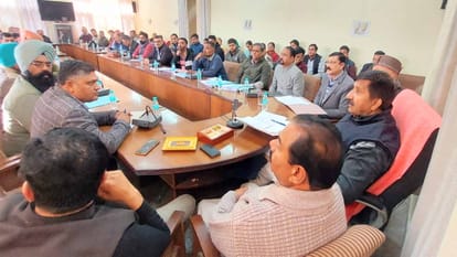 Deputy cm Mukesh Agnihotri: All officers and employees should work with honesty and devotion to duty.