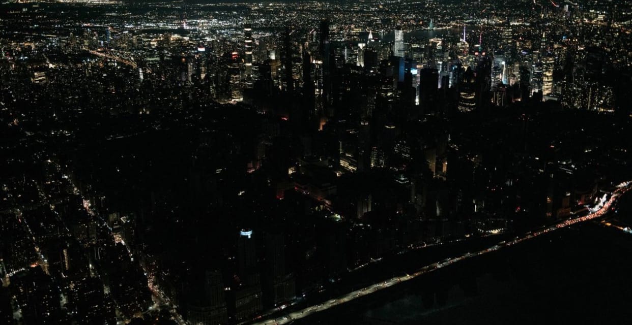 New york power blackout after smoke seen in power plant people stuck in elevators