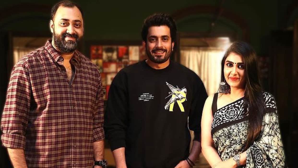 Sunny Singh Kriti Kharbanda Abir Sengupta film Risky Romeo shooting completed team celebrated by cutting cake
