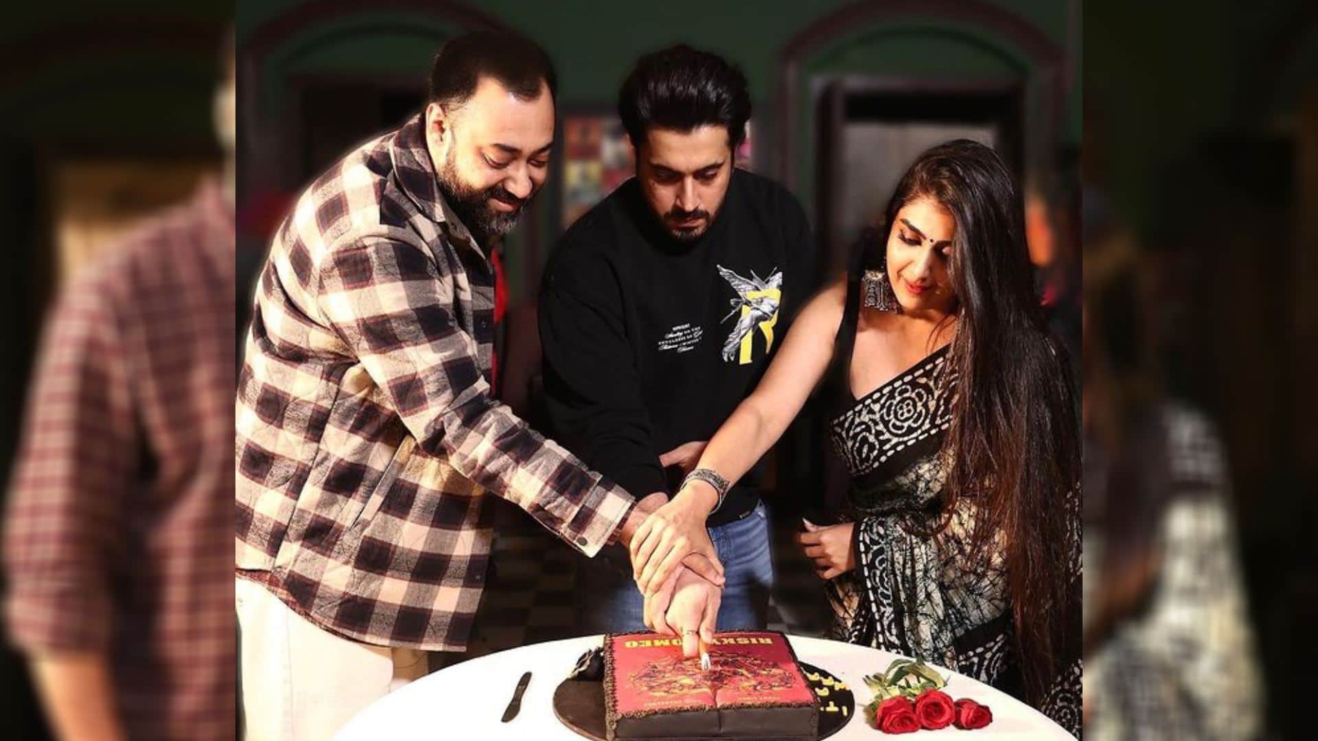 Sunny Singh Kriti Kharbanda Abir Sengupta film Risky Romeo shooting completed team celebrated by cutting cake
