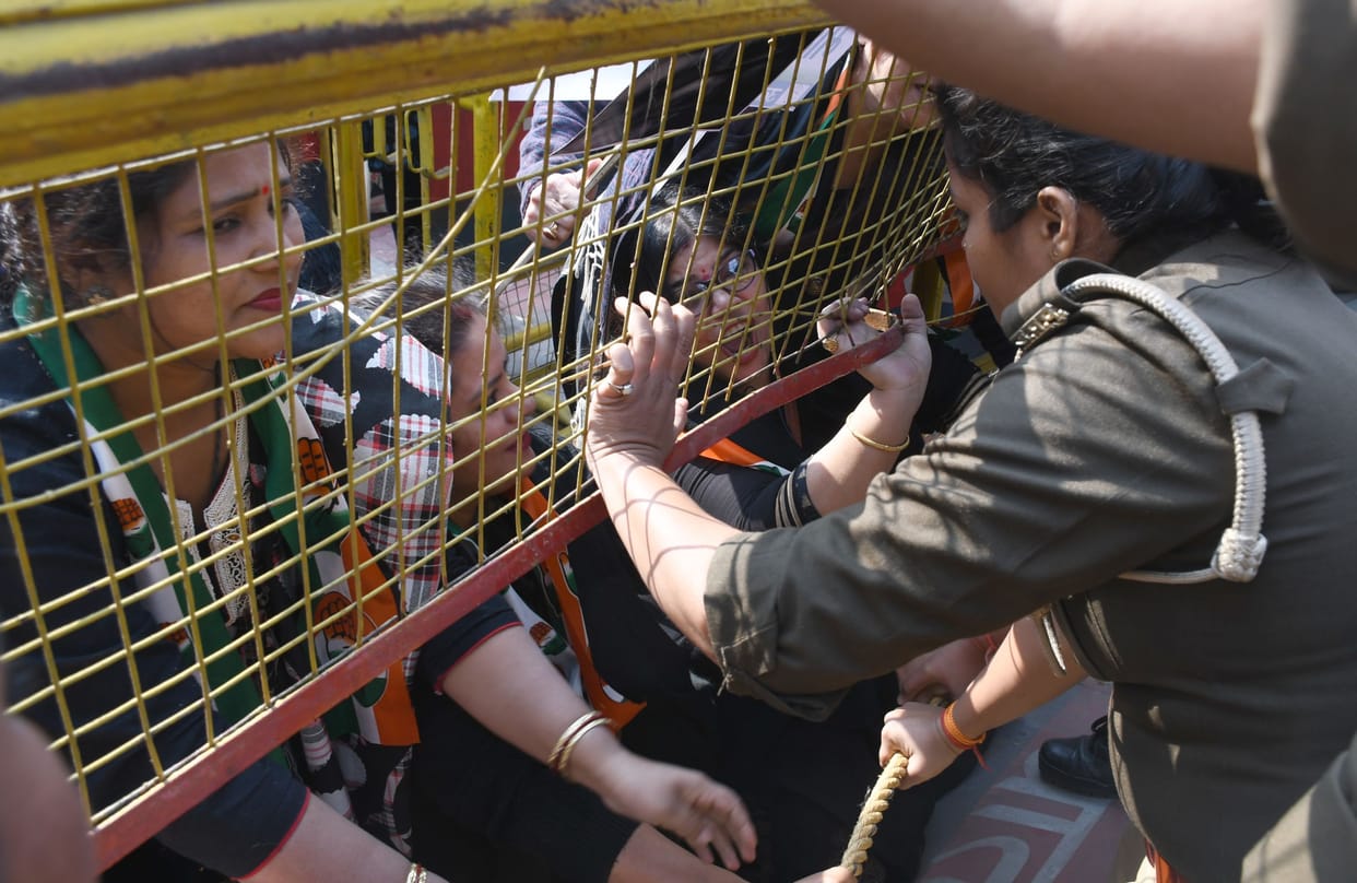 UP: Mahila Congress demonstrated against harassment in lucknow