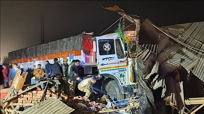 Etawah: truck rammed into shops, four killed and two injured.