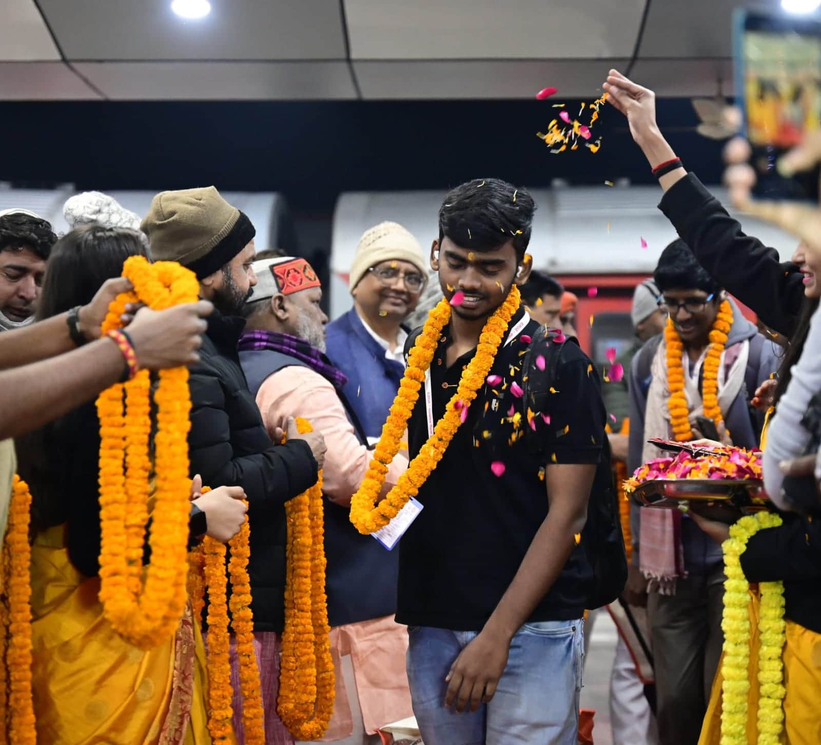 Varanasi got ready for its MP, see in the pictures the guests of Tamil Sangam were welcomed with drums and til