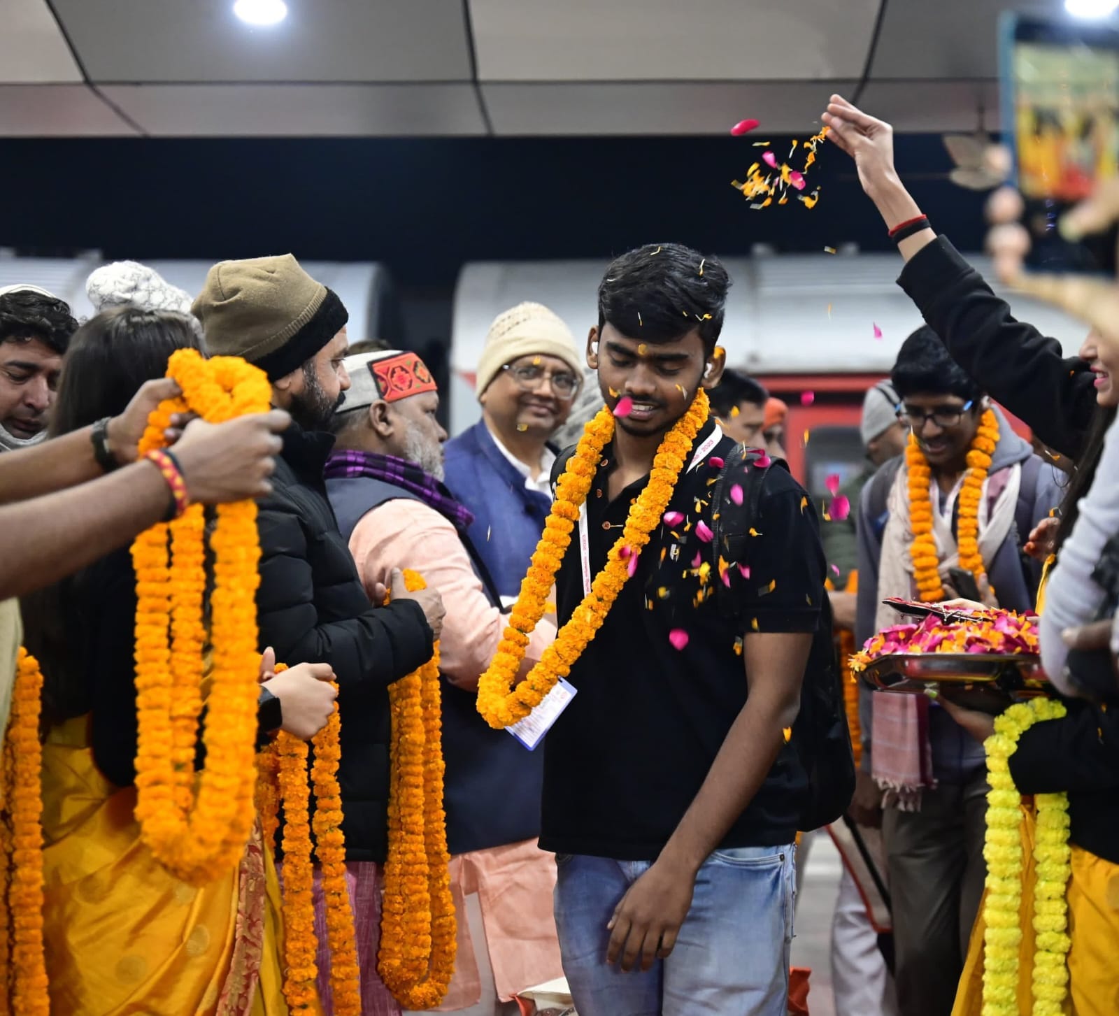 Varanasi got ready for its MP, see in the pictures the guests of Tamil Sangam were welcomed with drums and til