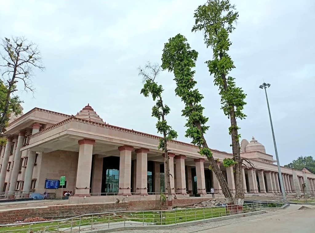 Lucknow News: Ayodhya's railway station with airport-like facilities will be ready by December 31