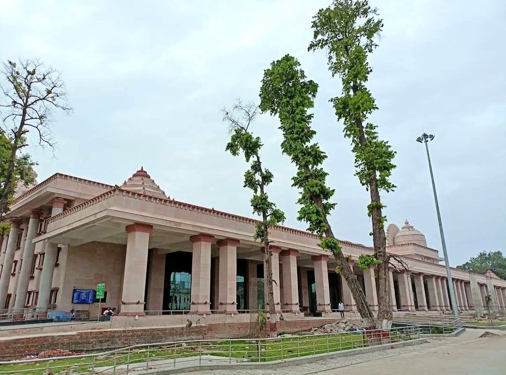Lucknow News: Ayodhya's railway station with airport-like facilities will be ready by December 31