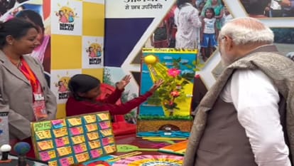 During PM Modi's Varanasi speech, PM Modi communicated with the people of Kashi several times in Bhojpuri.