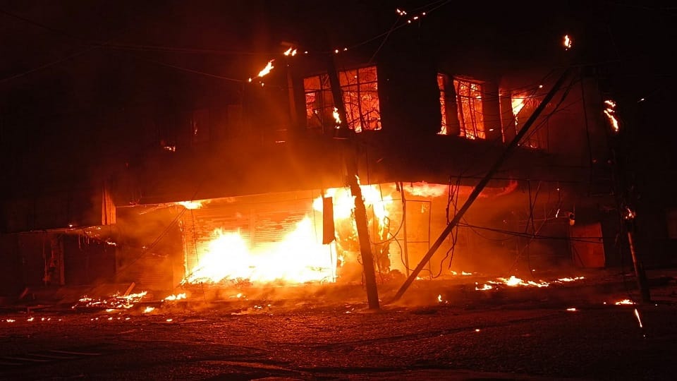 Punjab and Sindh Bank and textile showroom burnt to ashes in Aligarh