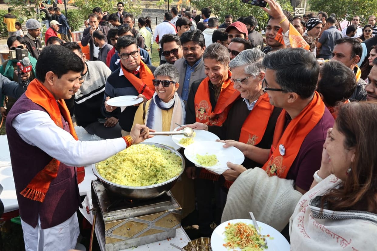 Indore News: Guests ate poha at NRI summit, saw Ram temple made from scrap