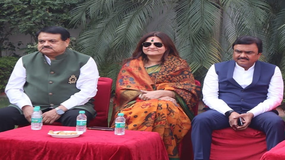 Bjp Leader Udita Tyagi started alms march for renovation of Dasna Dham Ghaziabad