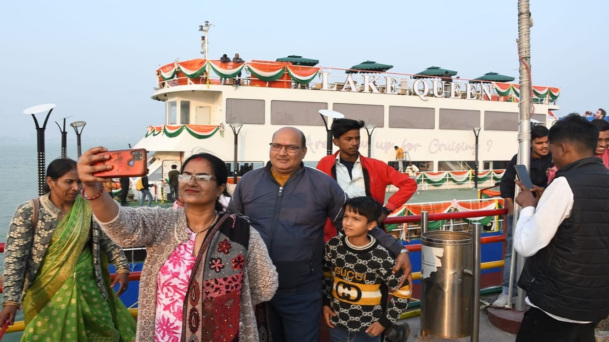 People gathered in Gorakhpur to glimpse the cruise, took selfies with family