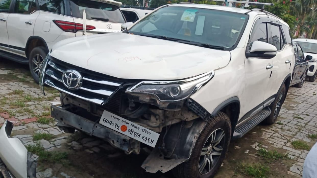 BJP MLC's secretariat pass on SUV, number fake