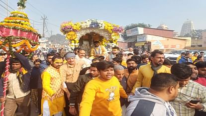 Mathura: धूमधाम से मनाया जा रहा ठाकुर बांकेबिहारी का प्राकट्योत्सव, देश ही नहीं विदेशों से भी पहुंचे श्रद्धालु Prakatyotsav of Thakur Banke Bihari was celebrated with pomp in Mathura