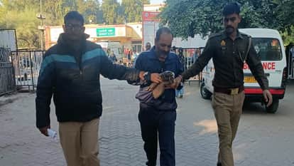 पुलिस की गिरफ्त में आरोपी