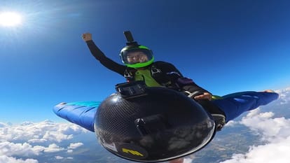 Anamika became first woman in India to do radio sky diving prayagraj