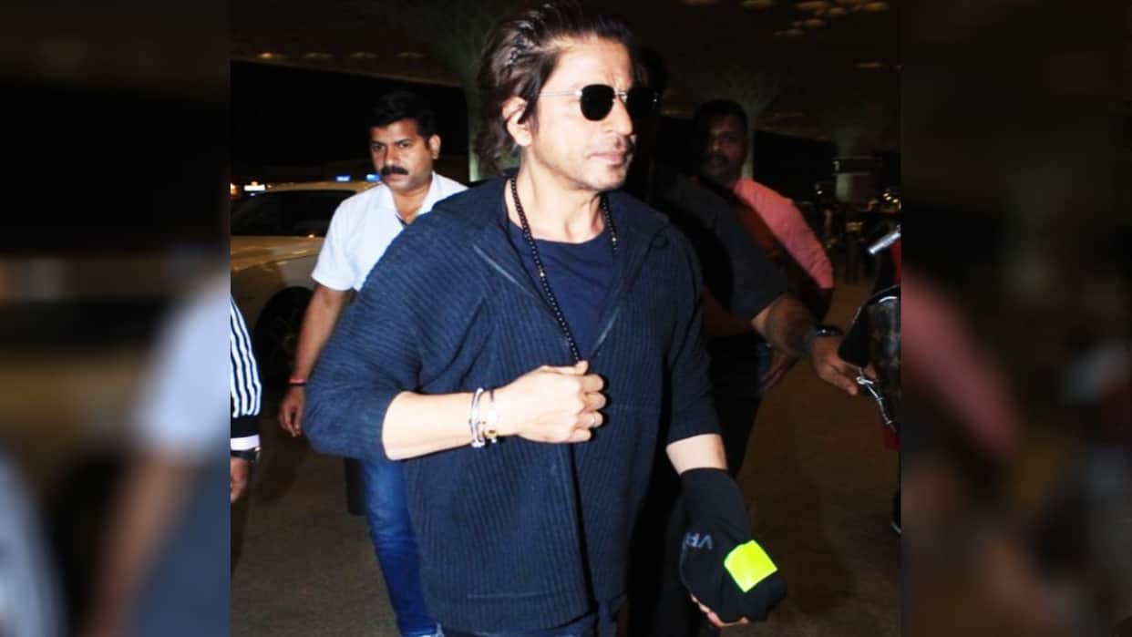 Shah rukh khan spotted at mumbai airport flying for rajkumar hirani taapsee pannu film dunki dubai promotion
