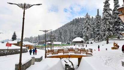 jammu kashmir weather: photos of Gulmarg without snowfall viral on social media