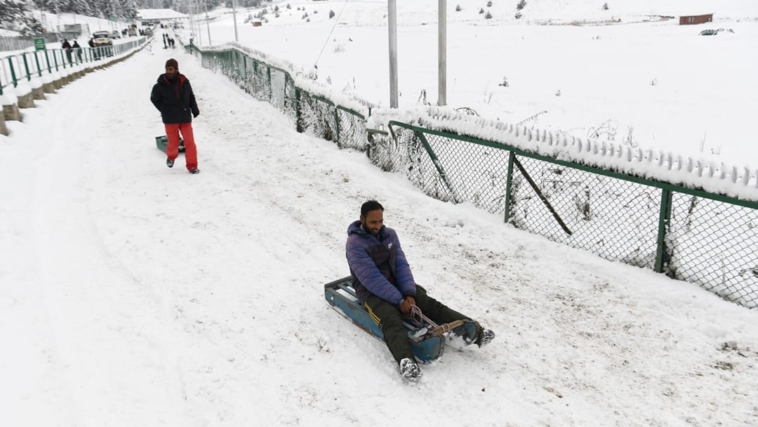 Jammu Kashmir: Gulmarg buzzes with domestic and foreign tourists after snowfall