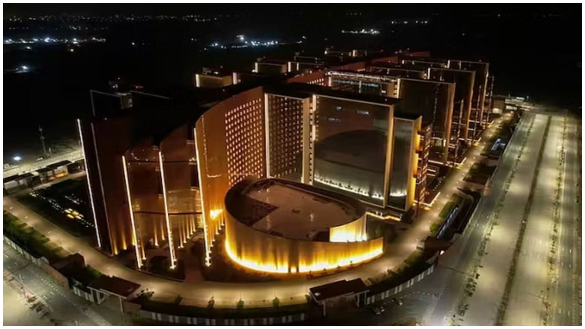 Surat Diamond Bourse Inauguration: PM Narendra Modi Inaugurate Largest Office Building Bigger Then Pentagon