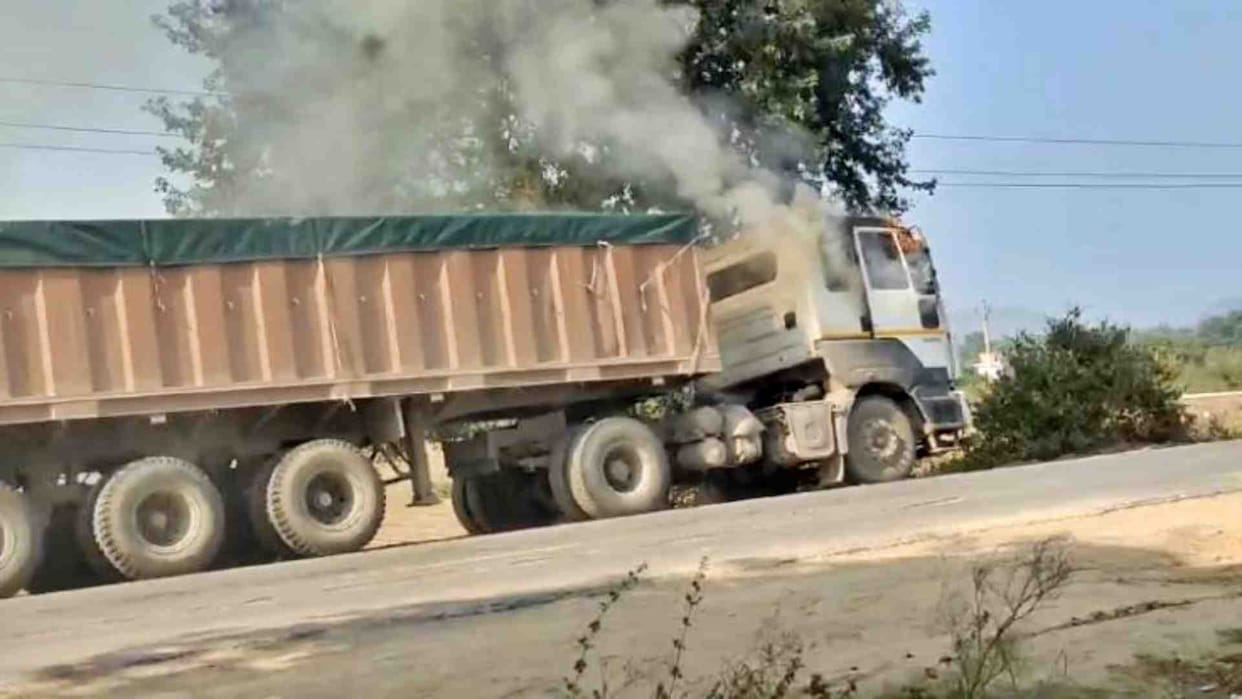 Fire case, fire in truck, Chitrakoot accident, truck accident, fire in parked truck,