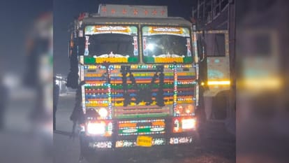 Bihar News: सीतामढ़ी में अनियंत्रित ट्रक ने एक अधेड़ शख्स को कुचला, मौके पर ही मौत; चालक ट्रक छोड़कर हुआ फरार Uncontrolled truck crushed a middle-aged man in Sitamarhi, he died on spot; driver ran away leaving truck