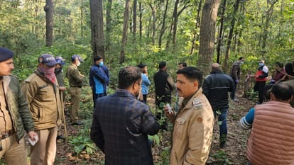 सिगरेट के लिए हत्या: पहले पानी में धक्का दिया फिर ऊपर से डाले पत्थर...बेरहम दोस्तों ने तड़पा-तड़पाकर दी मौत Young man murdered over cigarette dispute Dehradun Crime Uttarakhand News in hindi
