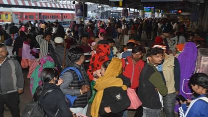 trains are getting delayed and crowds of passengers are gathering at stations Due to fog in Agra