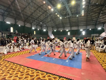 Varanasi News: कराटे चैंपियनशिप में यूपी का दबदबा, सब जूनियर में 42 स्वर्ण पदक पर जमाया कब्जा All India Open Karate Championship 2023 UP players won 42 gold medals in sub junior Competition
