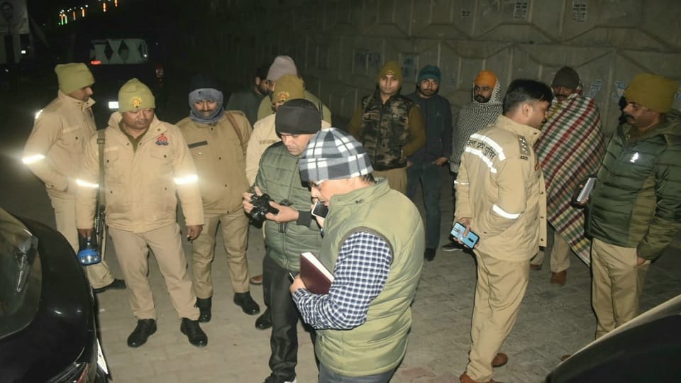 UP: Elder brother shot and killed younger one, fired on the highway to scare people