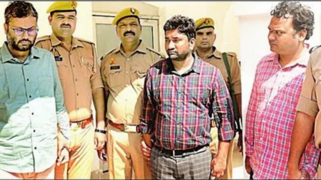 A bank manager did a big scam in Barabanki.