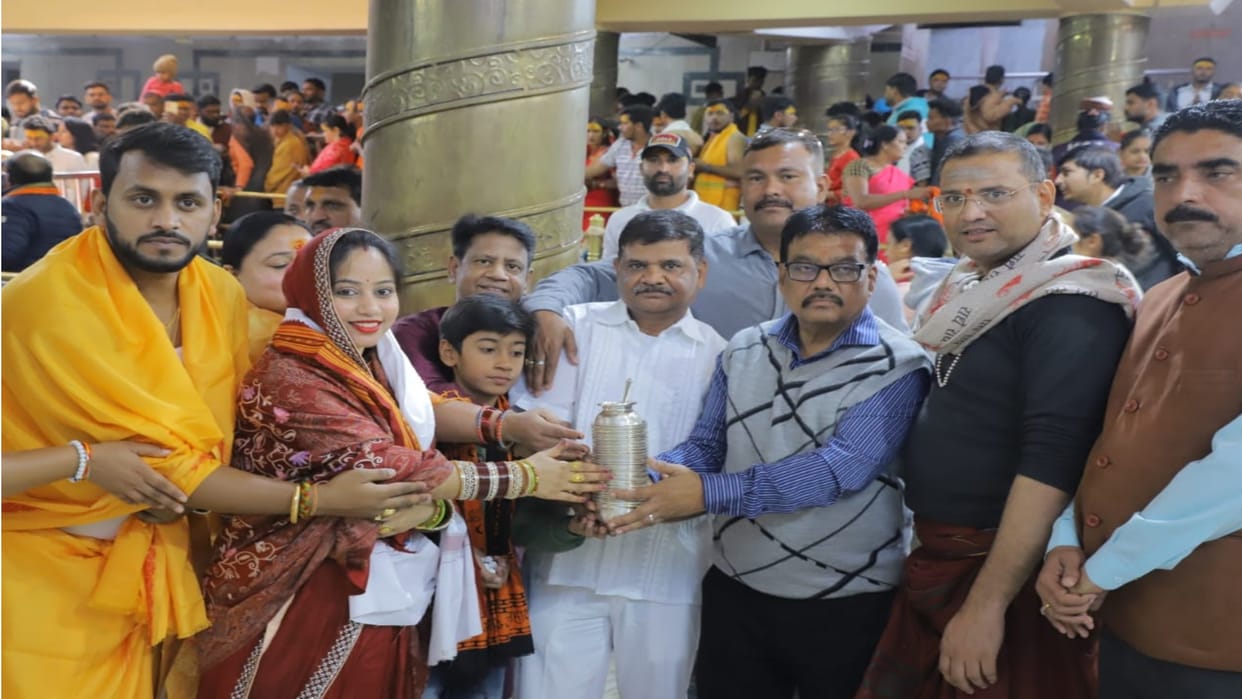 56 silver vessels were presented to Lord Mahakaleshwar for offering.