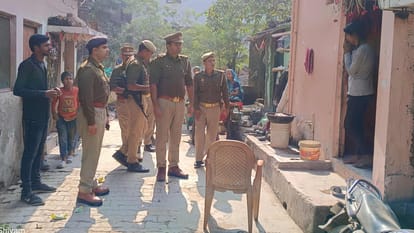 Gorakhpur News: गोरखपुर जिले के 436 बदमाश अब दूसरे जिलों में कर रहे पेंट पालिश, पुलिस की सख्ती पर बदली राह 436 miscreants of Gorakhpur district are now doing paint polishing in other districts