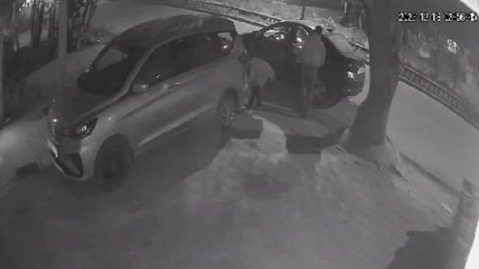Thieves took away the wheel of businessman car parked outside his house
