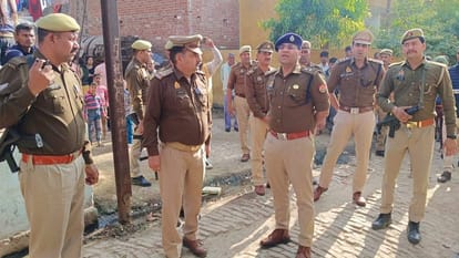 UP: बच्चों को स्कूल ला रहे ट्रैक्टर चालक की पीट-पीटकर हत्या, छात्रों ने रोते हुए शिक्षकों को बताया वाकया UP: Tractor driver bringing children school beaten death, students tearfully tell teachers incident