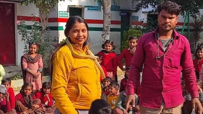 UP: 'Khatron Ki Khiladi' female teacher suspended, had made a reel in the school with a snake around her neck
