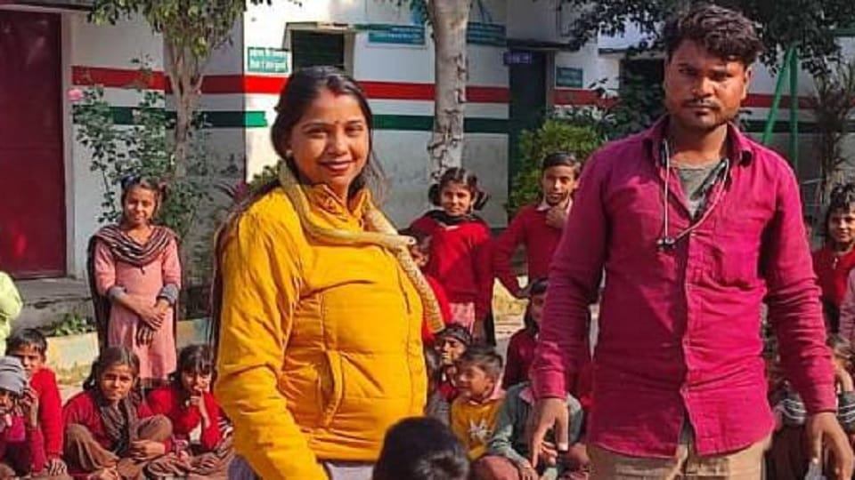 UP: School teacher put snake around his neck, wrote in the status... Khatron Ke Khiladi - Son with mother