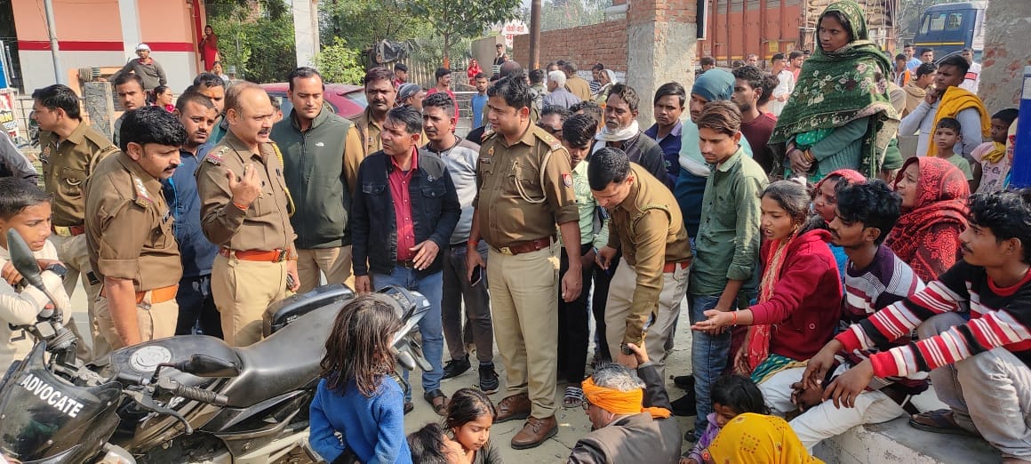Kanpur Dehat Crime, Uproar of angry family members, Dead body jammed on the highway
