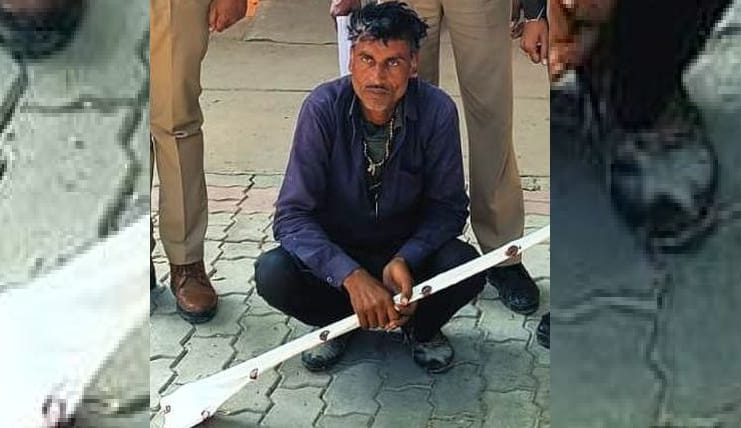 Police arrested the wifes murderer and sent him to jail in Mahoba, ax recovered on the spot of the accused