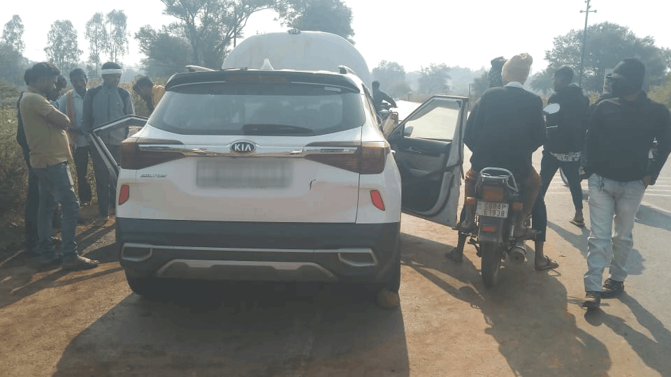 speeding car collided with bridge in Jagdalpur and met with an accident