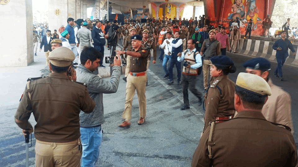 Farmers surrounded NTPC building in Noida with their demands