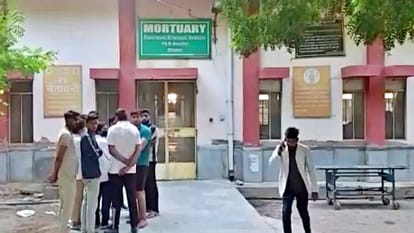 Rajasthan: बीकानेर में गर्म पानी से झुलसने से बालक की मौत, जानें क्यों अस्पताल से शव लेकर भागे परिजन Rajasthan Child dies due to scorching due to hot water in Bikaner