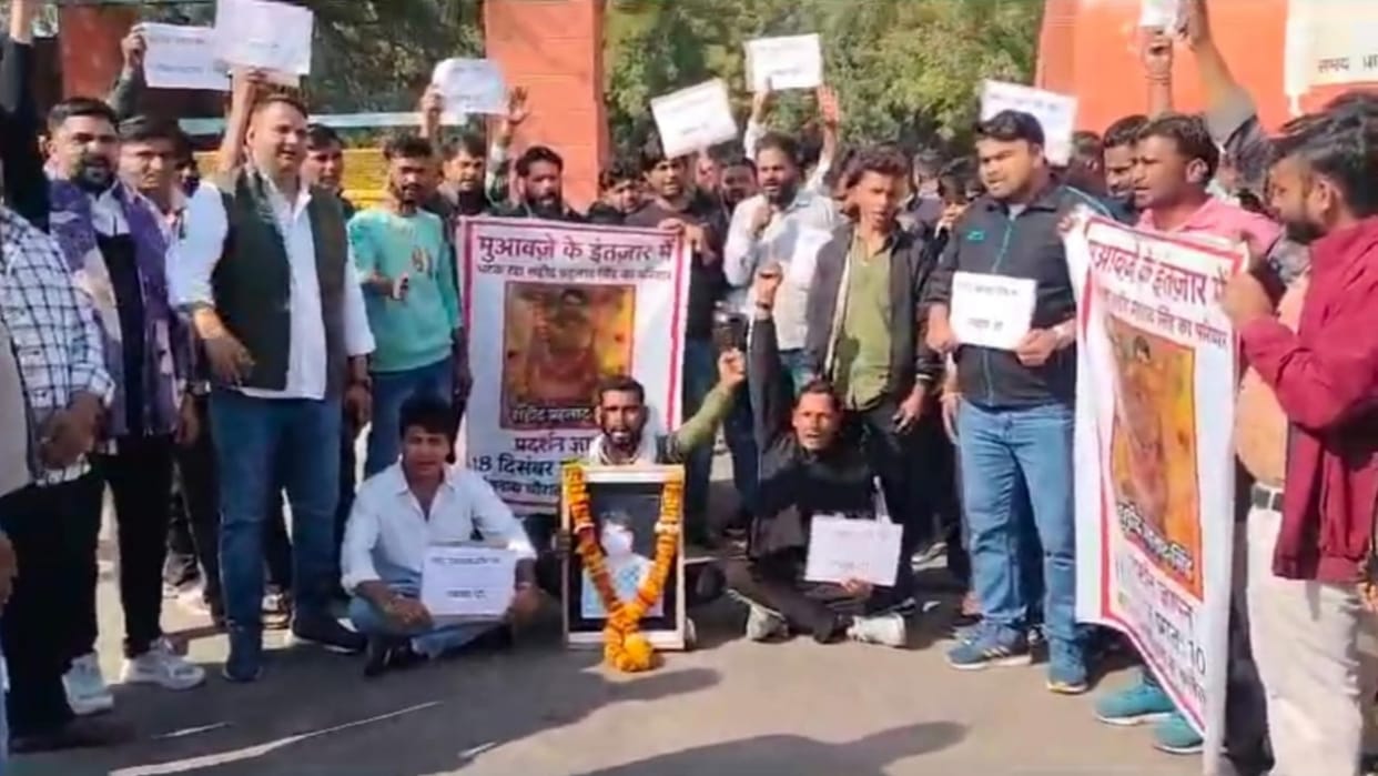 Dausa News Family members of Rajasthan Police jawan Prahlad Singh are demanding justice