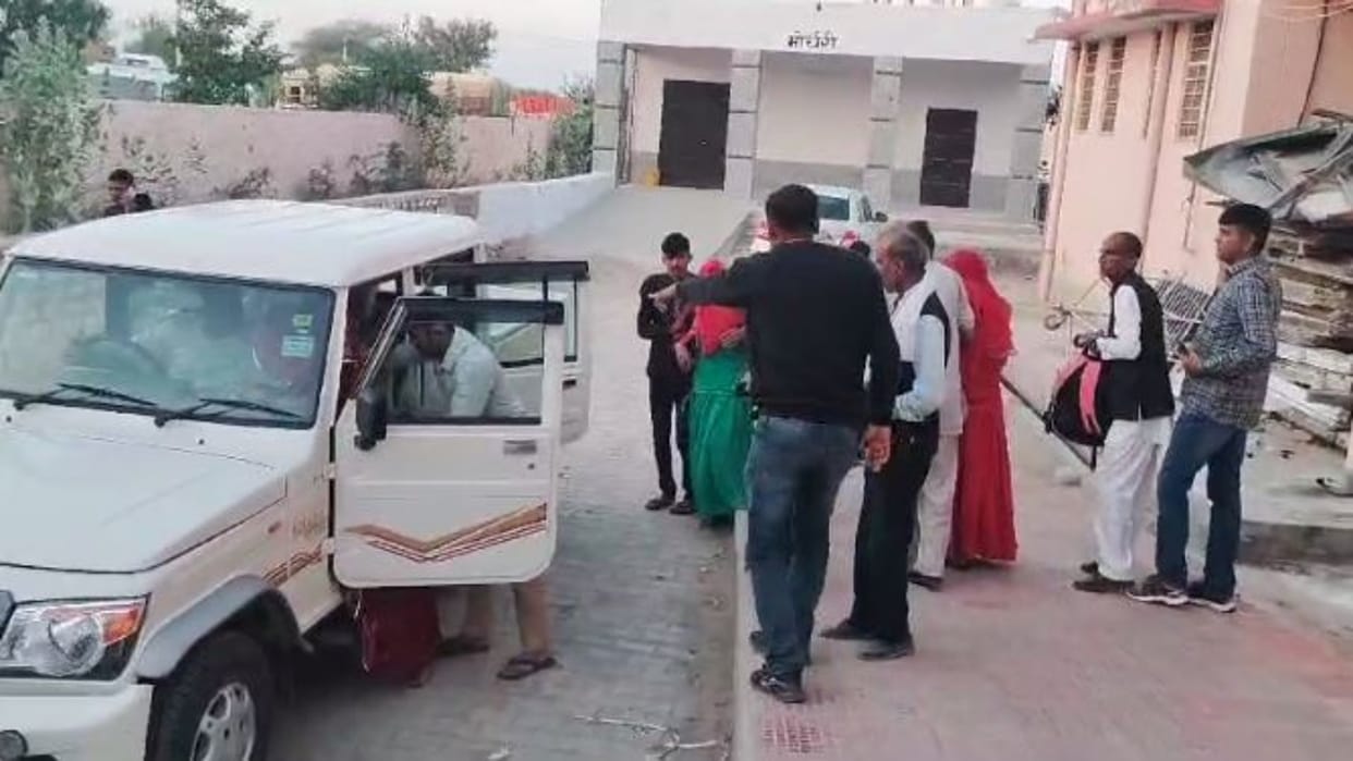 Nagaur News Car overturned while going to Jodhpur seven people seriously injured