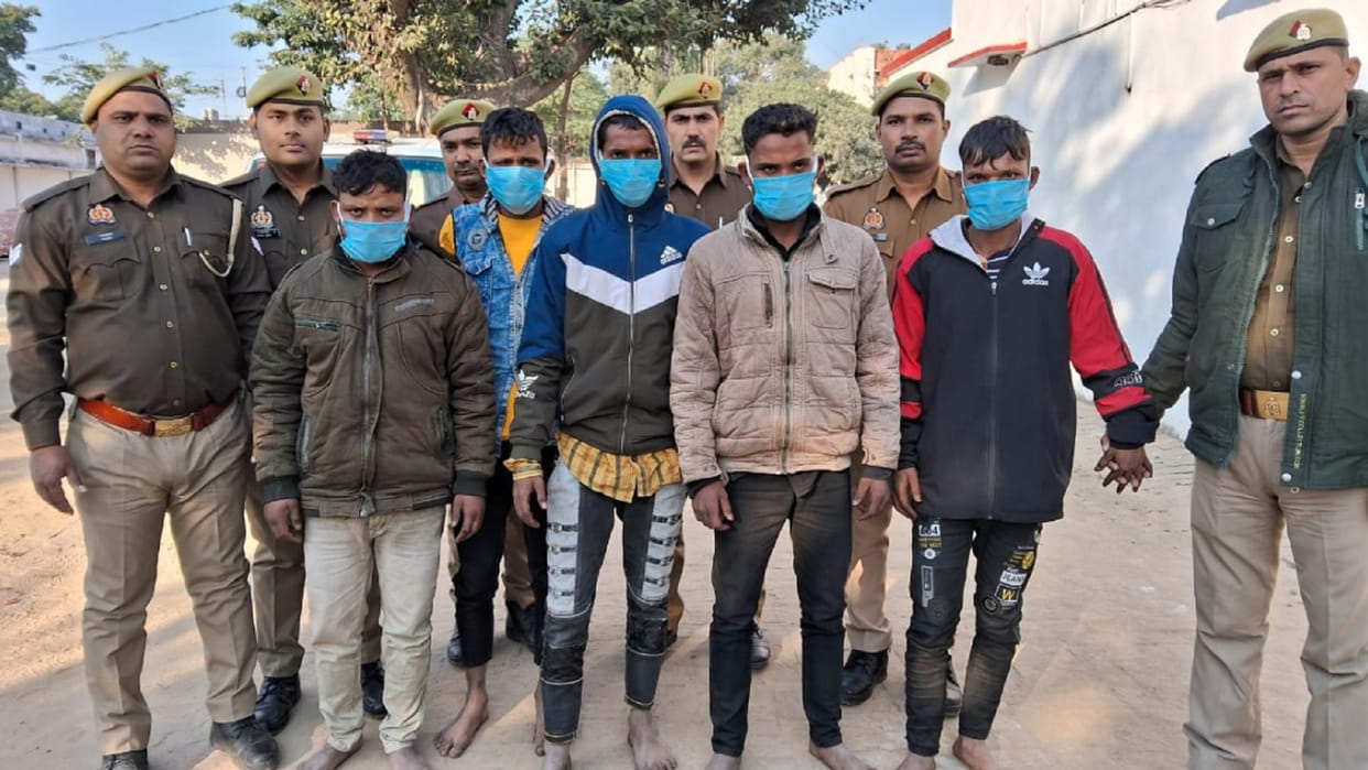Saharanpur police have busted a gang and five thief arrested with cash jewelery