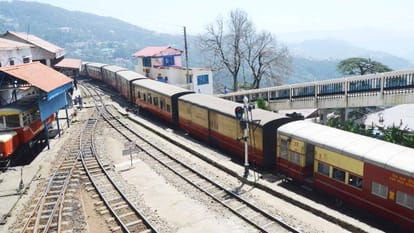 Shimla: कालका-शिमला रेलमार्ग पर पहली ट्रेन के चार स्टॉपेज खत्म, यात्री परेशान Four stoppages of the first train on Kalka-Shimla railway line ended, passengers worried