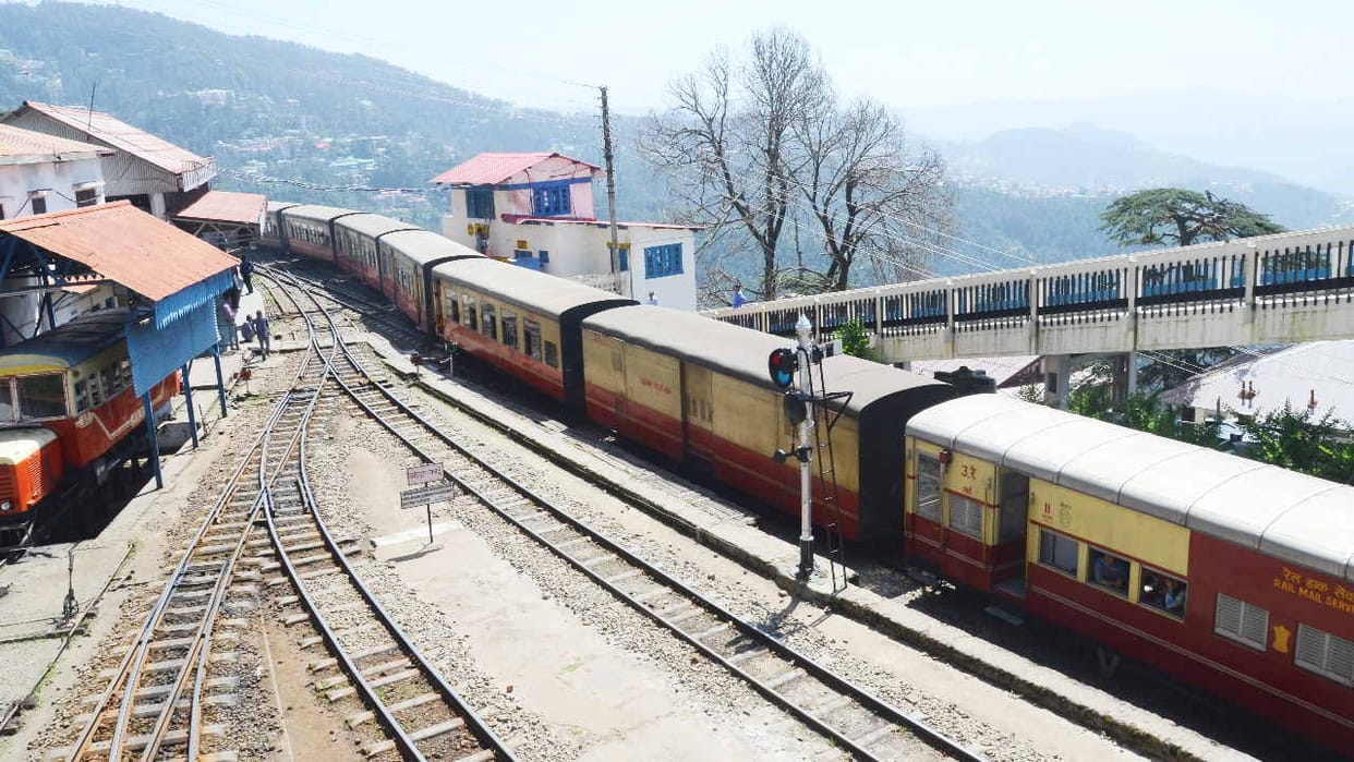 Four stoppages of the first train on Kalka-Shimla railway line ended, passengers worried