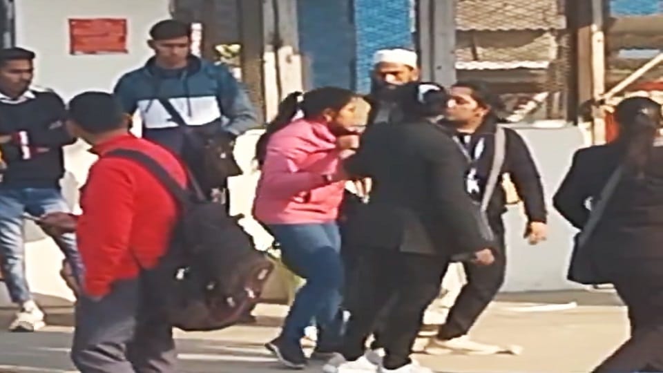 TTE suspended who beat up lady passenger at Bareilly Junction