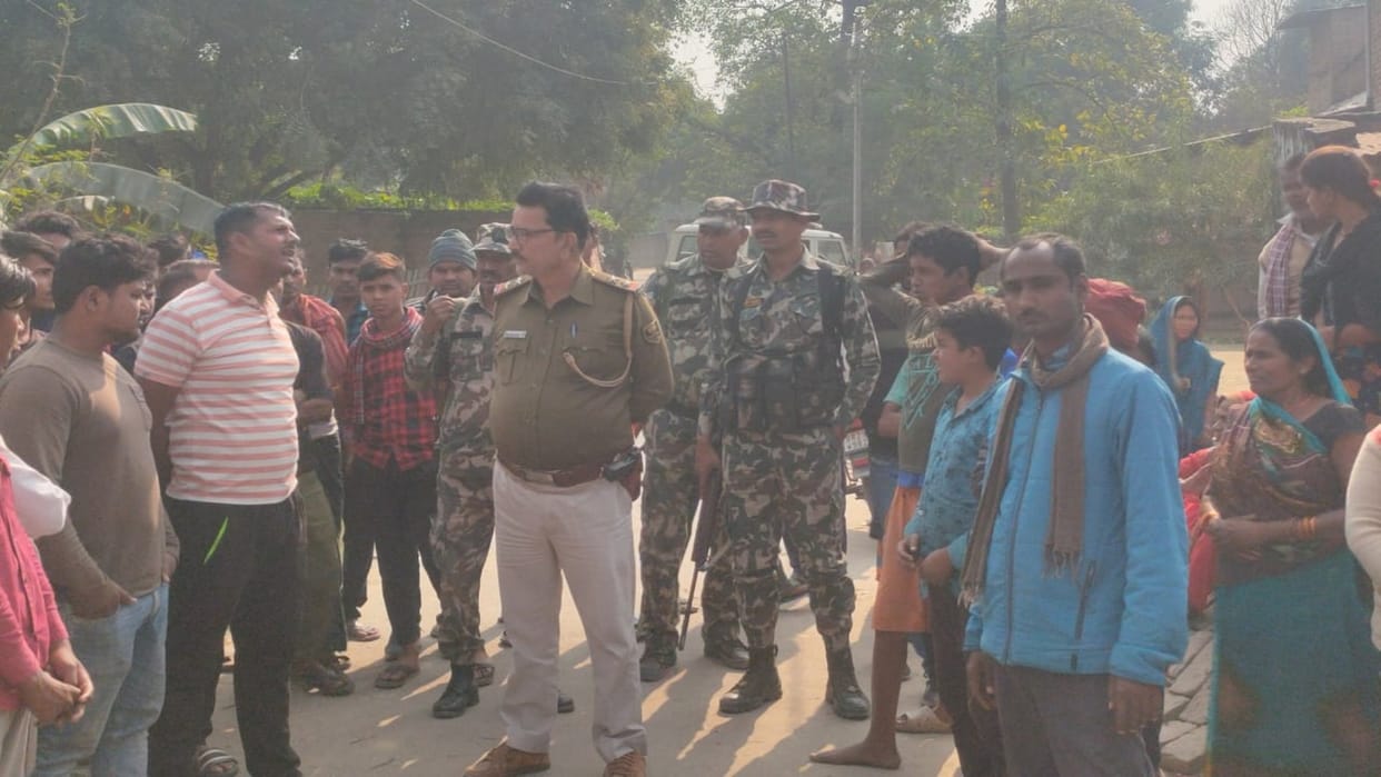 Youth riding bike while returning home in Gopalganj died after colliding with tree, family fear of murder