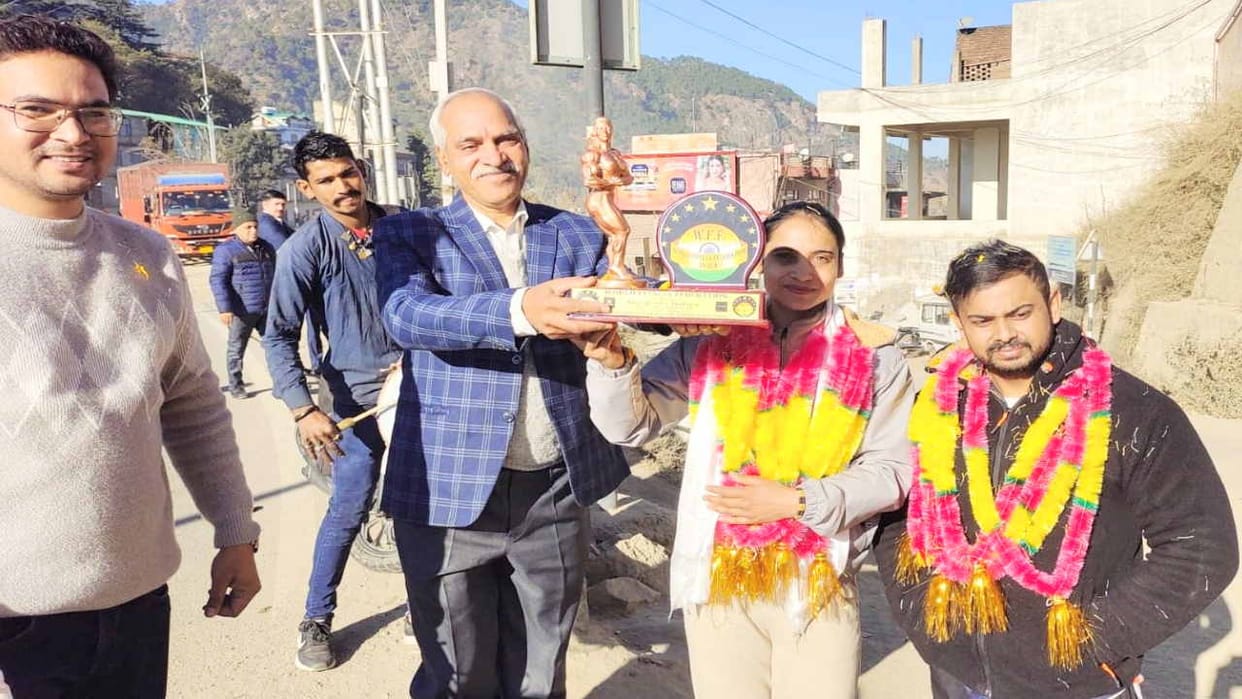 Solan's Aarti wins gold in body building, gets warm welcome on reaching home